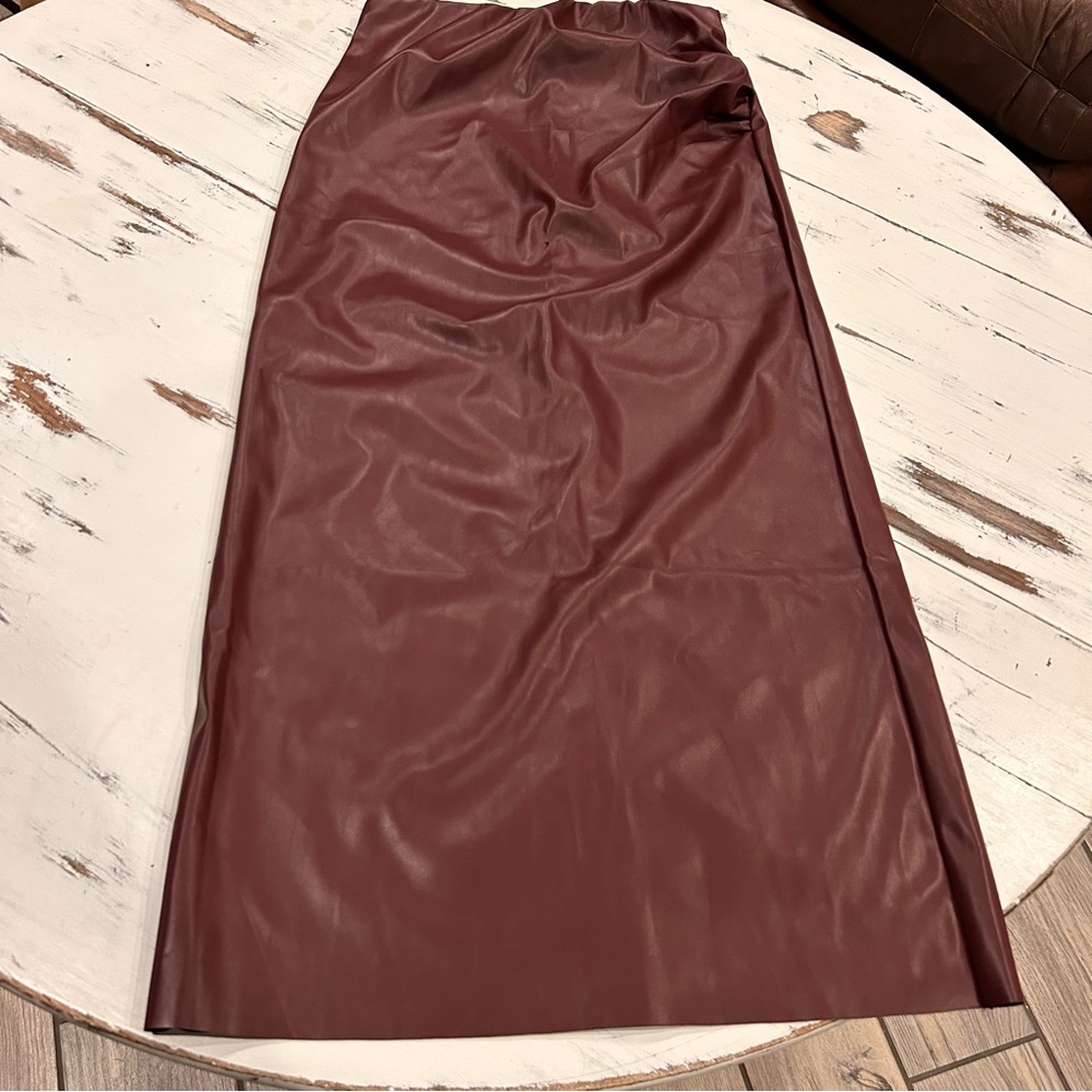 🌿Faux leather burgundy maxi skirt size‎ Medium (Flawed)